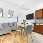 Funkcjonalny Z Parkingiem W Otoczeniu Gorskiego Krajobrazu By Renters Apartment Zakopane