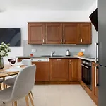 Apartment Funkcjonalny Z Parkingiem W Otoczeniu Gorskiego Krajobrazu By Renters *