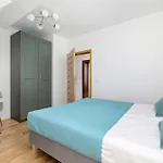 Funkcjonalny Z Parkingiem W Otoczeniu Gorskiego Krajobrazu By Renters Апартаменты *