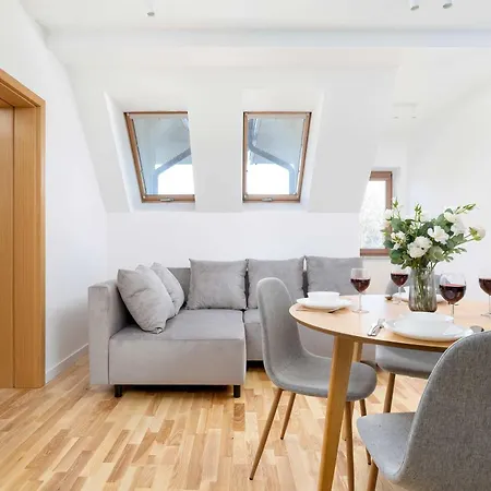 Apartman Funkcjonalny Z Parkingiem W Otoczeniu Gorskiego Krajobrazu By Renters *