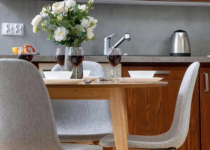 Funkcjonalny Z Parkingiem W Otoczeniu Gorskiego Krajobrazu By Renters *