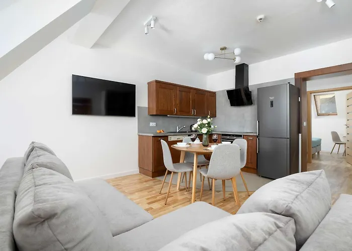 Funkcjonalny Z Parkingiem W Otoczeniu Gorskiego Krajobrazu By Renters Apartman