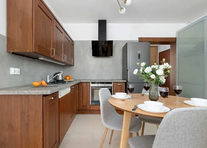 Funkcjonalny Z Parkingiem W Otoczeniu Gorskiego Krajobrazu By Renters *