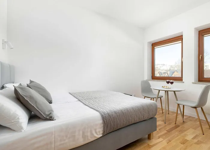 Funkcjonalny Z Parkingiem W Otoczeniu Gorskiego Krajobrazu By Renters Zakopane