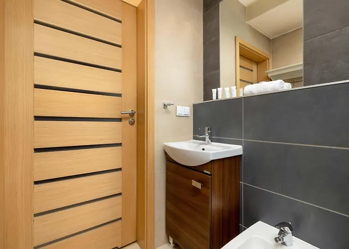 Apartman Funkcjonalny Z Parkingiem W Otoczeniu Gorskiego Krajobrazu By Renters